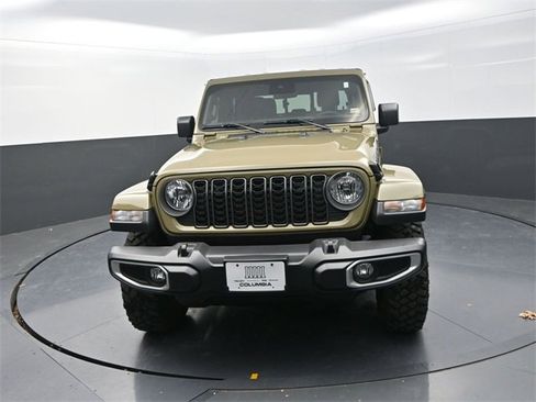 Used 2025 Jeep Gladiator Sport image 2