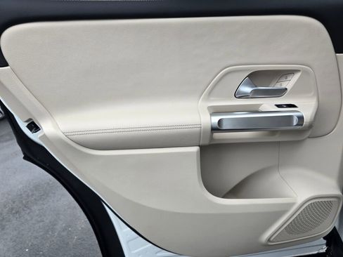 Used 2025 Mercedes-Benz GLB 250 GLB 250 image 12