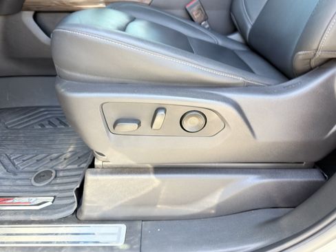 Used 2024 Chevrolet Silverado 1500 LT Trail Boss w/ Convenience Package II AWD/4WD image 32