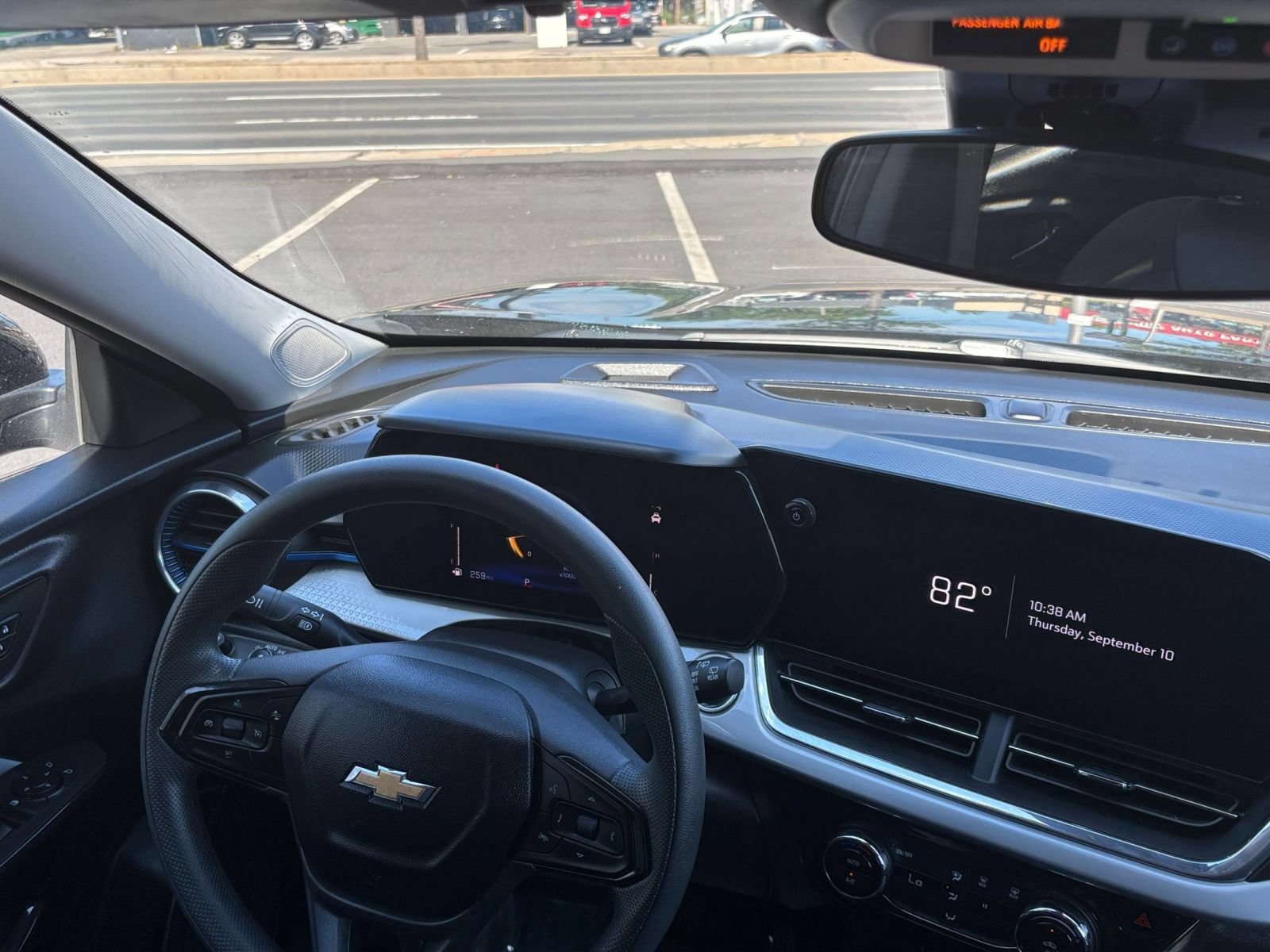 Used 2025 Chevrolet Trax LT FWD image 30