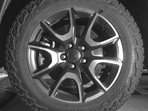 Used 2025 Jeep Compass Trailhawk AWD/4WD image 12