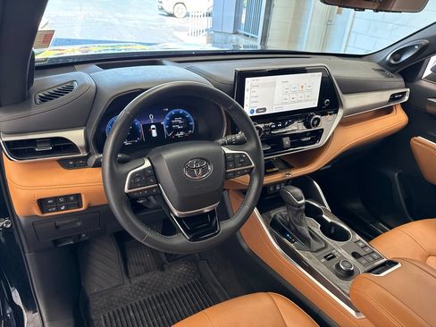 Used 2023 Toyota Highlander Platinum AWD/4WD image 17