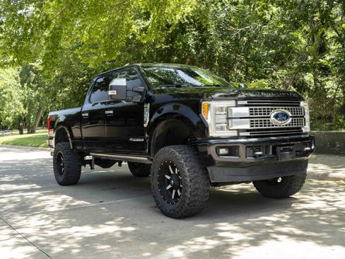 Used 2017 Ford F350 Platinum w/ Platinum Ultimate Package AWD/4WD image 2