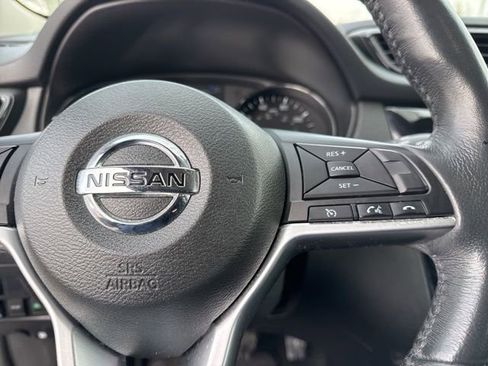 Used 2017 Nissan Rogue SV w/ Sun & Sound Touring Package image 35