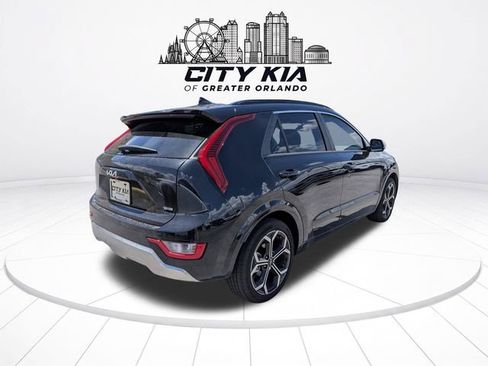 Used 2025 Kia Niro EX Touring FWD image 5