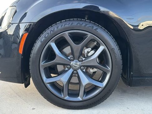 Used 2023 Chrysler 300 Touring w/ Sport Appearance Package RWD image 9