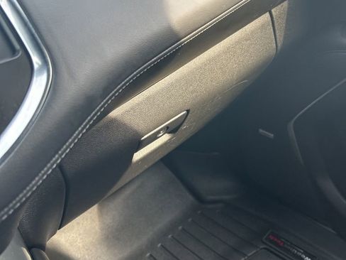 Used 2022 Chevrolet Tahoe Z71 w/ Luxury Package image 14