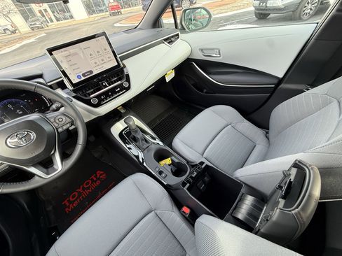 Used 2025 Toyota Corolla SE w/ SE Premium Package image 18