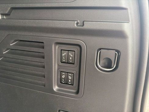 New 2026 Chevrolet Traverse High Country FWD image 36
