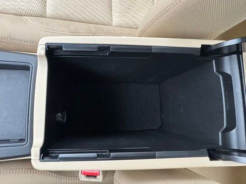 Used 2016 Toyota Camry LE FWD image 17
