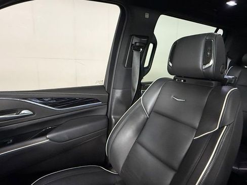 Used 2022 Cadillac Escalade ESV Sport w/ Touring Package AWD/4WD image 21