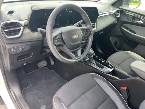 Used 2024 Chevrolet TrailBlazer LS AWD/4WD image 5