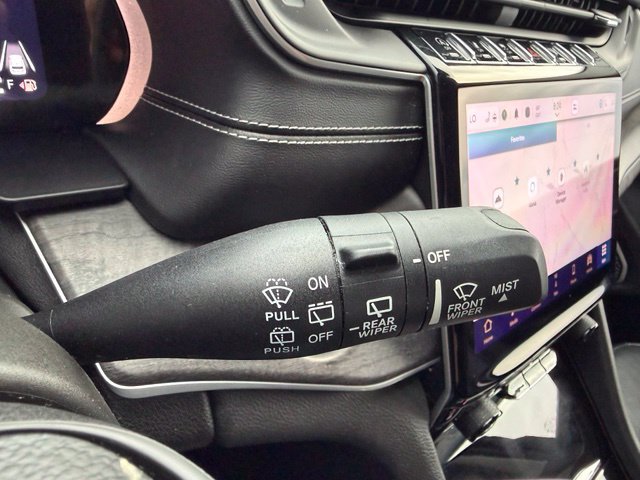 Used 2023 Jeep Grand Cherokee L Limited w/ Luxury Tech Group II AWD/4WD image 40