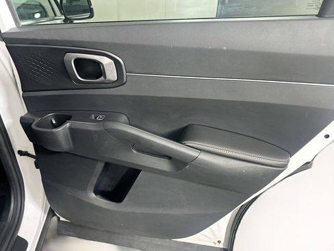 Used 2024 Kia Sorento S image 30