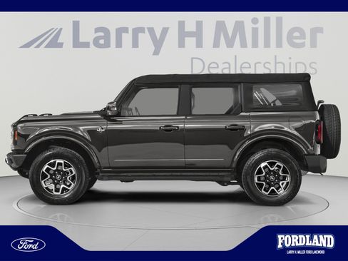 Used 2022 Ford Bronco Outer Banks w/ Sasquatch Package AWD/4WD image 3