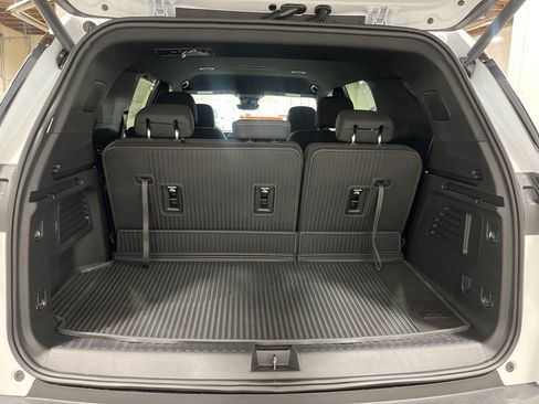 New 2026 Chevrolet Traverse LT w/ Driver Confidence Package AWD/4WD image 24