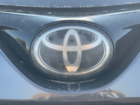 Used 2018 Toyota RAV4 XLE AWD/4WD image 9
