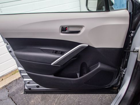 Used 2023 Toyota Corolla Cross LE w/ Moonroof Package AWD/4WD image 11