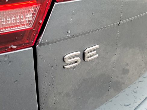 Used 2023 Volkswagen Tiguan SE R-Line FWD image 5