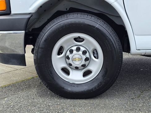 Used 2024 Chevrolet Express 2500 w/ Driver Convenience Package image 10