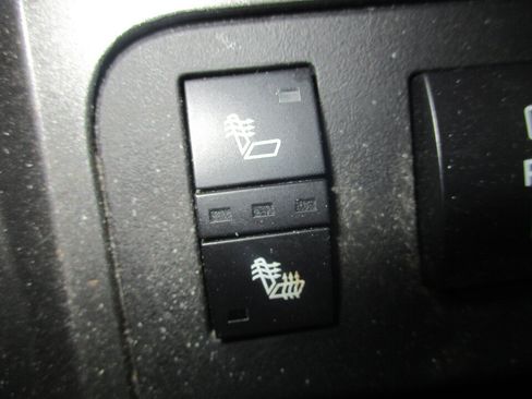Used 2012 Chevrolet Traverse LT FWD image 34