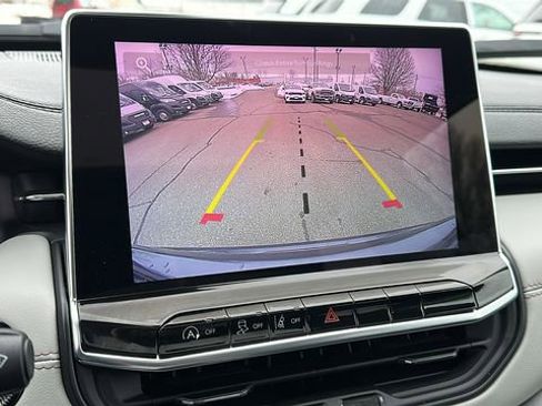 Used 2022 Jeep Compass Limited w/ Sun and Sound Group image 16