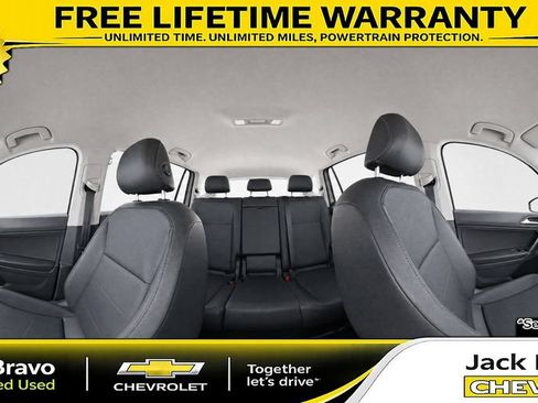 Used 2020 Volkswagen Tiguan SE FWD image 11