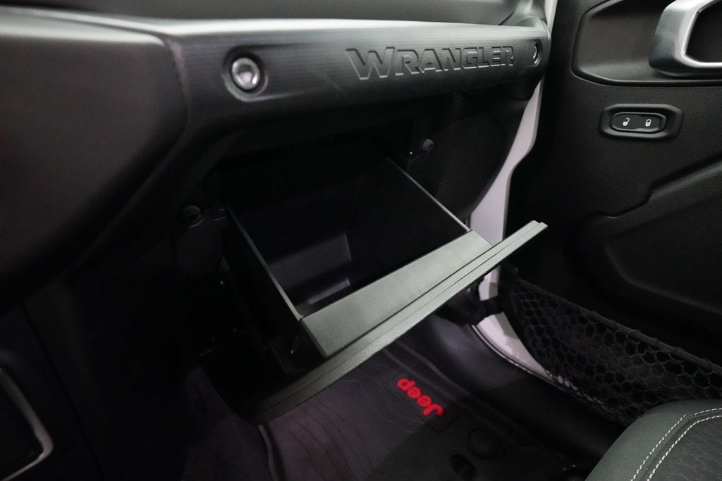 Used 2021 Jeep Wrangler Unlimited Sport AWD/4WD image 28
