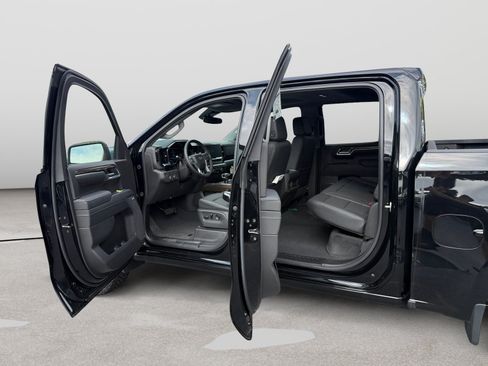 Used 2026 Chevrolet Silverado 1500 LT Trail Boss w/ LT Trail Boss Premium Package AWD/4WD image 11