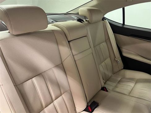 Used 2016 Lexus ES 350 w/ Luxury Package w/Wood Trim image 13