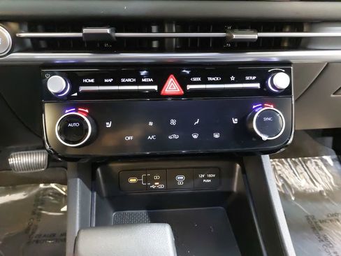 Certified 2025 Hyundai Santa Cruz SEL FWD image 25