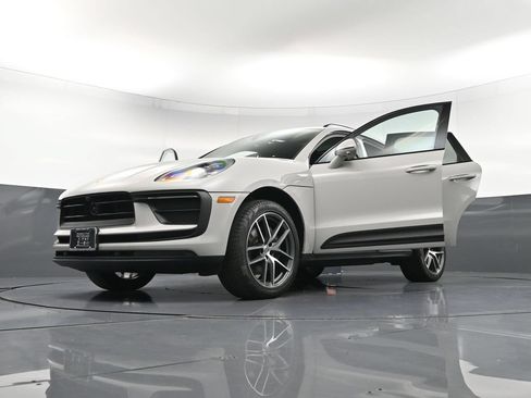 Certified 2023 Porsche Macan Turbo AWD/4WD image 37