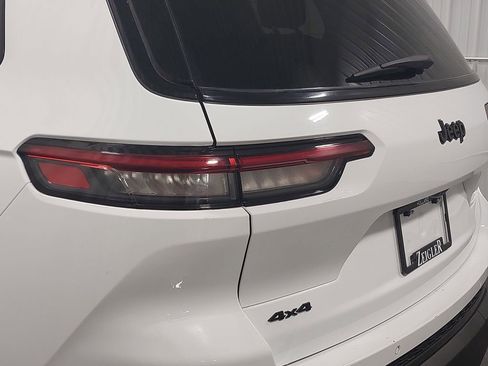 Used 2024 Jeep Grand Cherokee L Laredo image 36