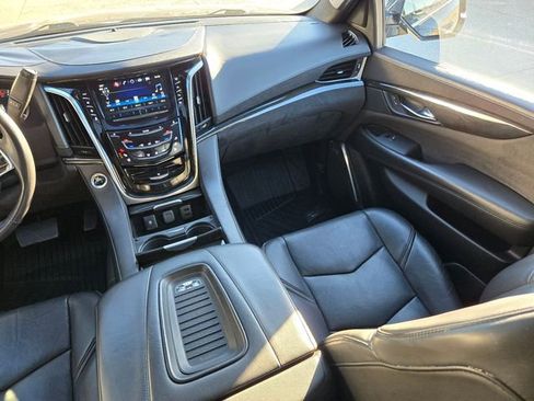 Used 2020 Cadillac Escalade ESV Platinum image 35