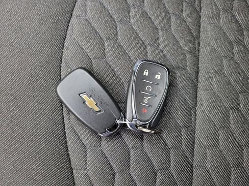 Used 2020 Chevrolet Equinox LT FWD image 32