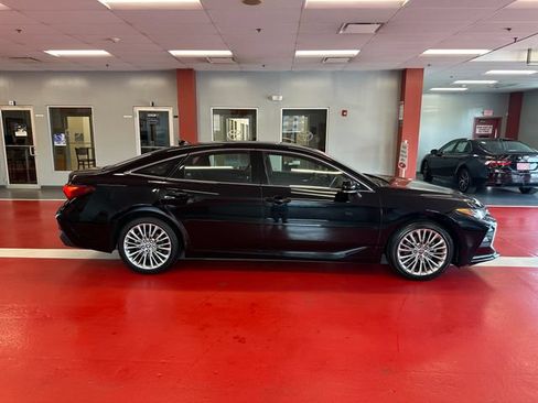 Certified 2022 Toyota Avalon Limited w/ Advanced Safety Package FWD image 3