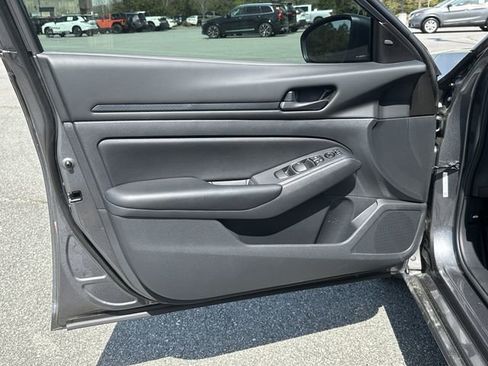 Certified 2025 Nissan Altima 2.5 S FWD image 12