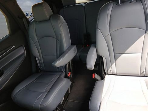 Used 2024 Buick Enclave Premium image 13