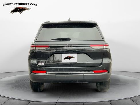 Used 2023 Jeep Grand Cherokee Altitude image 4