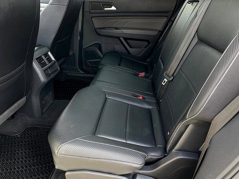 Used 2023 Volkswagen Atlas Cross Sport SE image 11