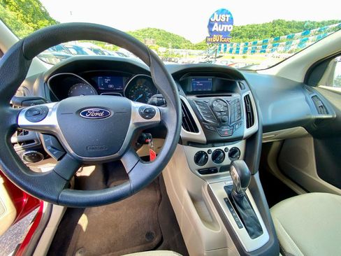 Used 2014 Ford Focus SE FWD image 19
