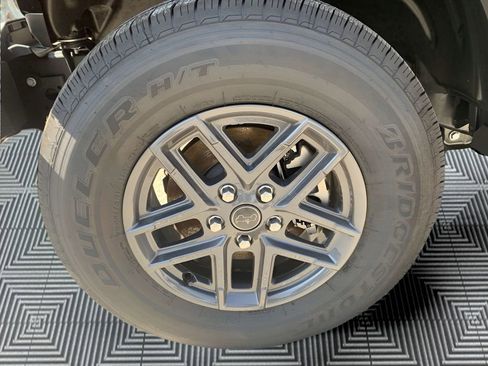 Used 2024 Jeep Gladiator Sport AWD/4WD image 7