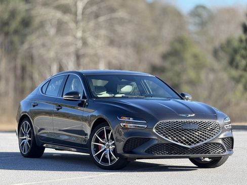 Used 2025 Genesis G70 2.5T image 10