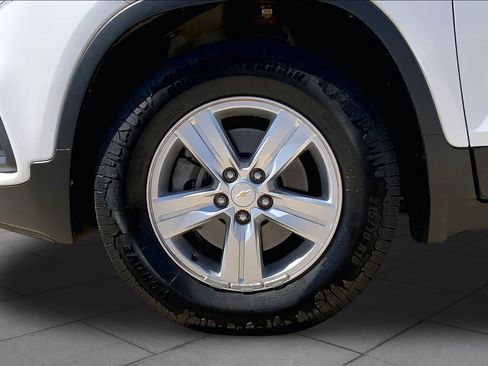 Certified 2022 Chevrolet Trax LT w/ Driver Confidence Package AWD/4WD image 11