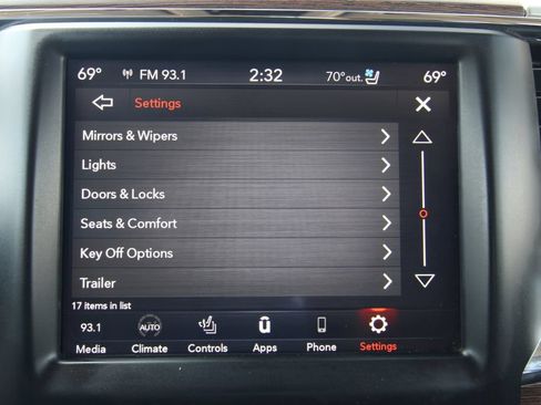 Used 2018 RAM 1500 Laramie AWD/4WD image 34