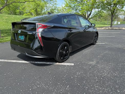 Used 2017 Toyota Prius Four Touring image 3