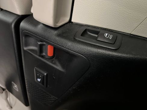 Used 2024 Chrysler Pacifica Limited FWD image 36
