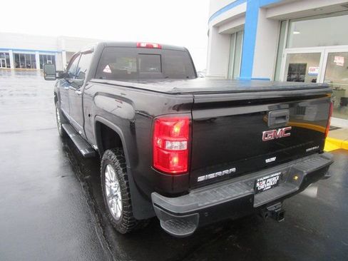 Used 2018 GMC Sierra 2500 Denali image 3