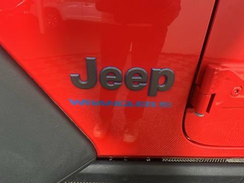 Used 2023 Jeep Wrangler Unlimited w/ Cold Weather Group AWD/4WD image 9
