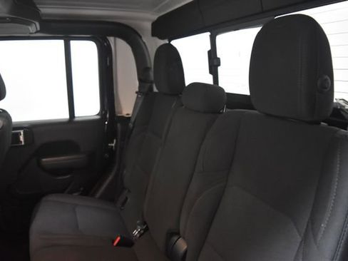 Certified 2022 Jeep Gladiator Sport image 19